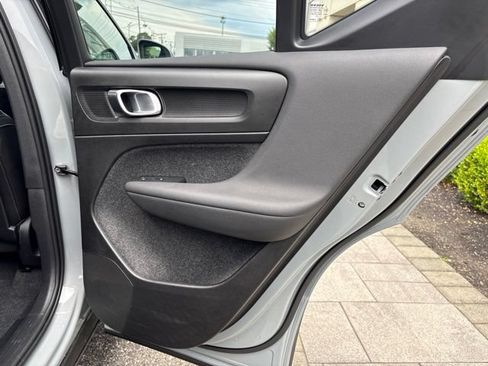 Used 2025 Volvo XC40 B5 Plus AWD/4WD image 13
