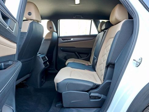 Used 2024 Volkswagen Atlas Cross Sport SE image 10