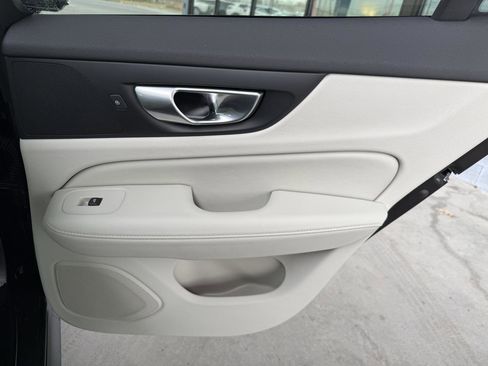 Used 2024 Volvo V60 B5 Cross Country Plus image 27