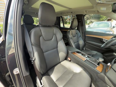 Certified 2022 Volvo XC90 T6 Momentum w/ Advanced Package image 25