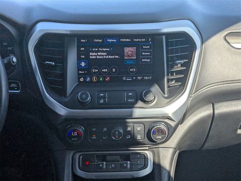 Used 2023 GMC Acadia SLT image 17