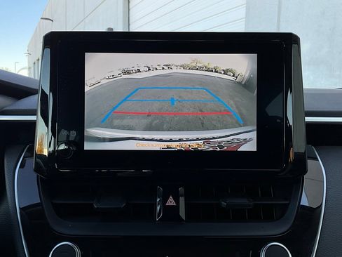 Used 2025 Toyota Corolla LE image 28