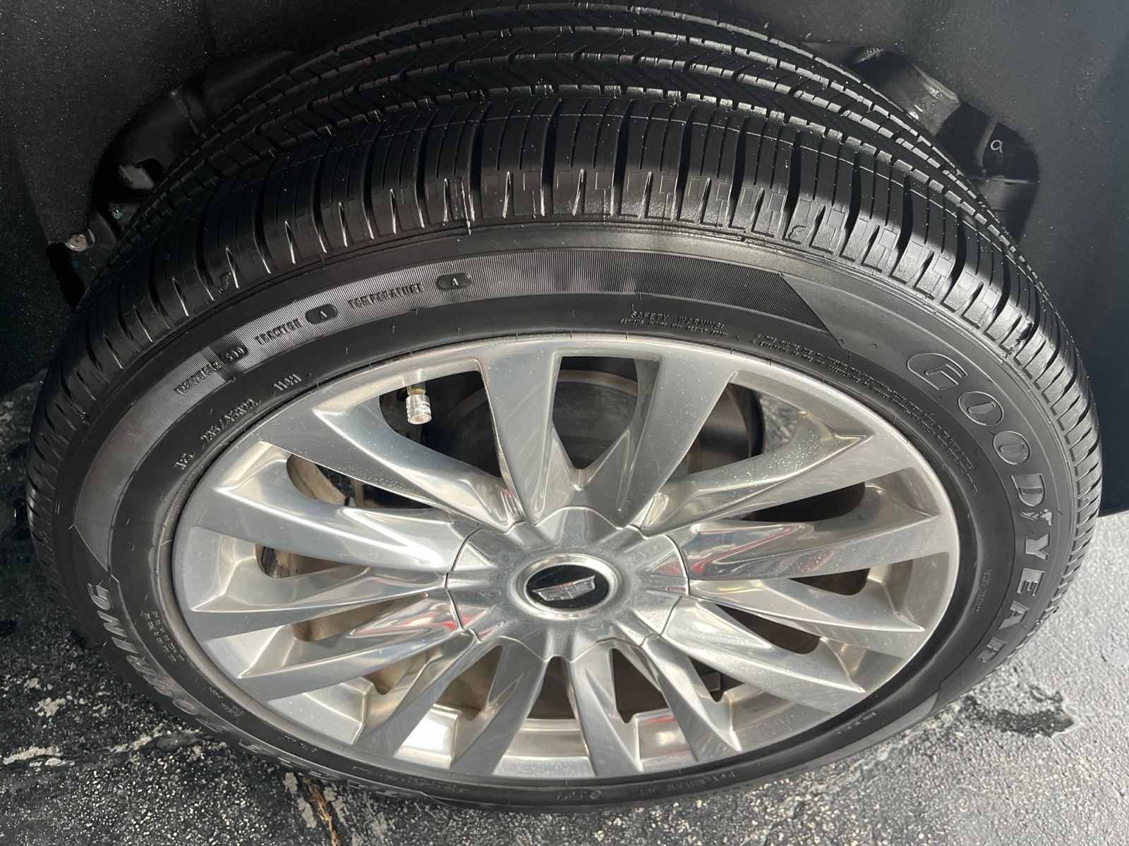 Used 2019 Cadillac Escalade Luxury RWD image 9
