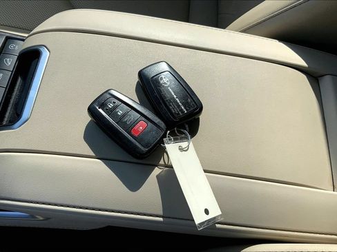 Used 2022 Toyota Highlander Platinum AWD/4WD image 11