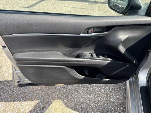 Used 2019 Toyota Camry SE FWD image 20