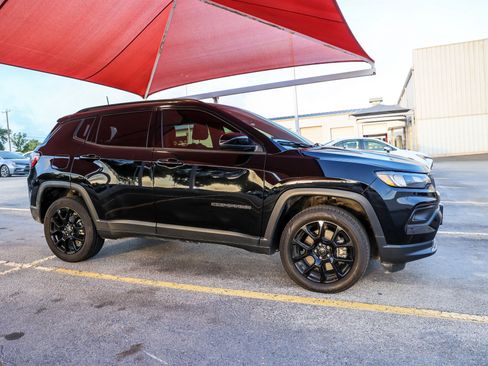 Used 2025 Jeep Compass Latitude w/ Altitude Special Edition AWD/4WD image 7