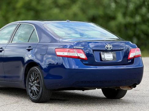 Used 2011 Toyota Camry LE FWD image 16