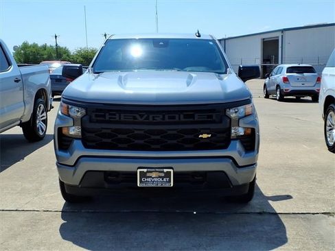Used 2025 Chevrolet Silverado 1500 Custom image 2