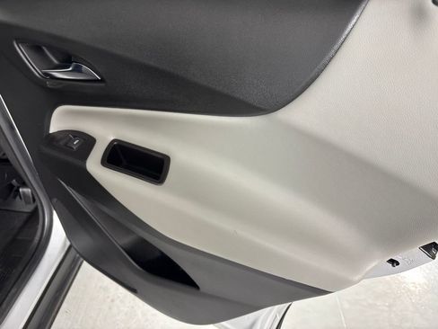 Used 2022 Chevrolet Equinox LT FWD image 16