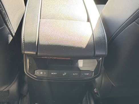 Used 2023 Toyota Highlander XLE image 25