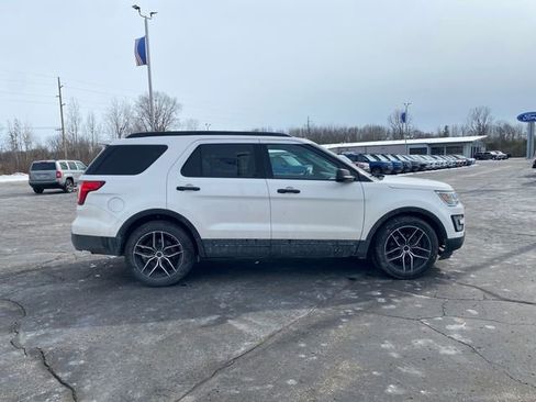 Used 2017 Ford Explorer Sport image 3