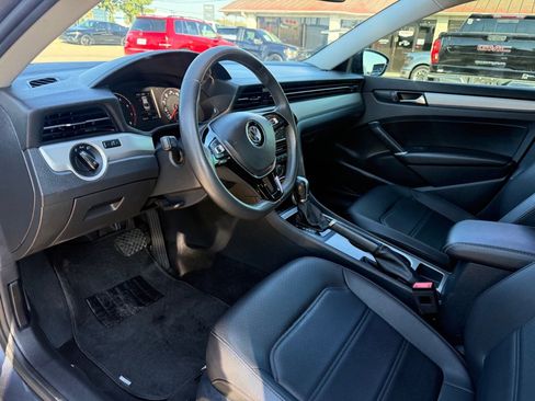 Used 2021 Volkswagen Passat 2.0T SE image 12