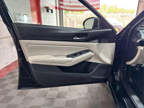 Used 2020 Nissan Altima 2.5 S FWD image 17