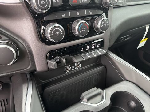 New 2026 RAM 1500 Big Horn AWD/4WD image 32
