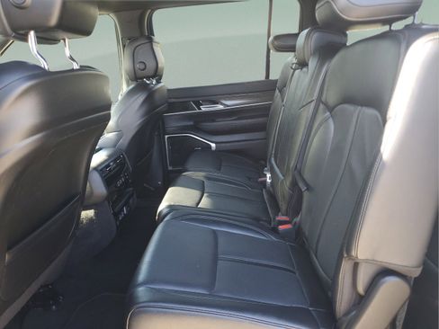Used 2024 Jeep Wagoneer Series II w/ Flexible Seating Group RWD image 7