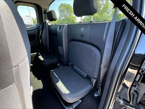 Used 2022 Nissan Frontier SV AWD/4WD image 6