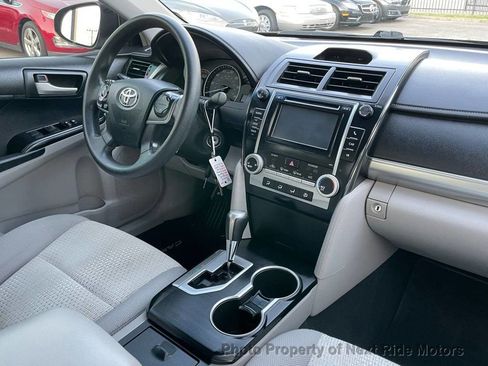 Used 2012 Toyota Camry LE image 15