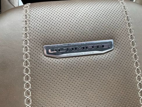 Used 2025 GMC Yukon Denali Ultimate AWD/4WD image 28