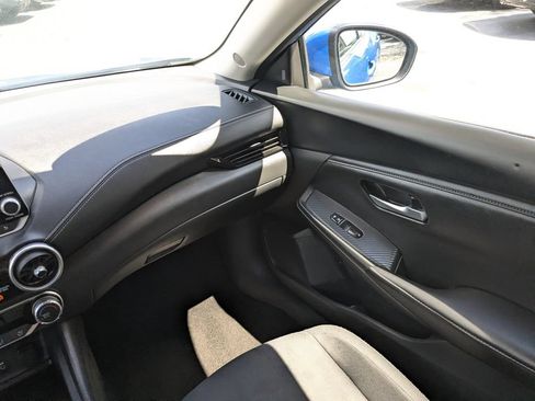 Used 2025 Nissan Sentra SV FWD image 16
