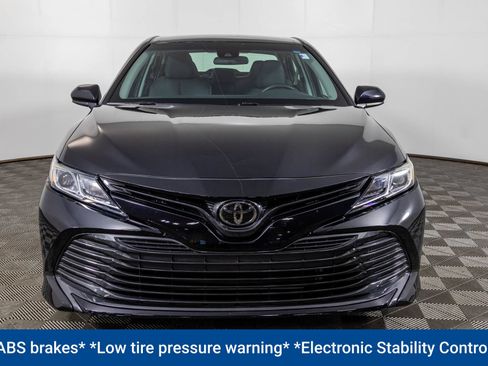 Used 2018 Toyota Camry LE FWD image 8