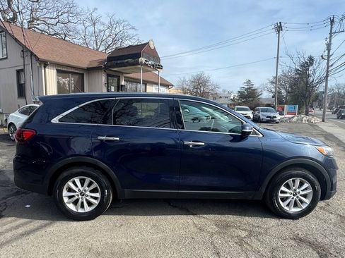 Used 2019 Kia Sorento LX image 6