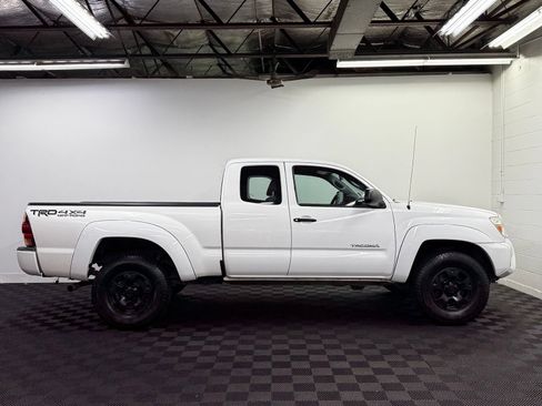 Used 2015 Toyota Tacoma 4x4 Access Cab V6 image 4