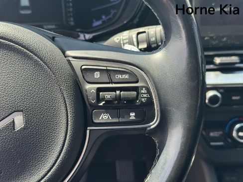 Used 2022 Kia Niro EX Premium FWD image 19