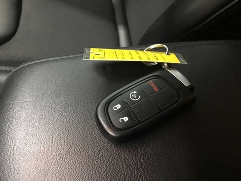 Used 2019 Jeep Cherokee Latitude Plus AWD/4WD image 28