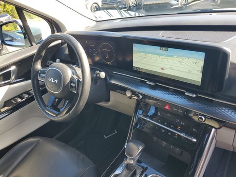 Used 2022 Kia Carnival SX Prestige image 8