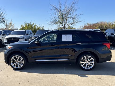 Used 2023 Ford Explorer Platinum w/ Technology Package image 4