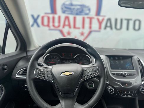 Used 2018 Chevrolet Cruze LT w/ Convenience Package FWD image 37