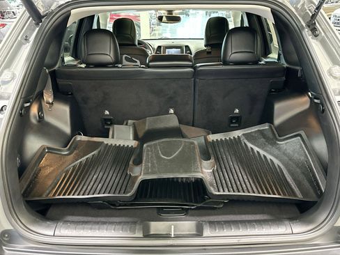 Used 2019 Jeep Cherokee Latitude Plus w/ Comfort/Convenience Group image 34