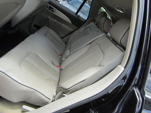 Used 2013 Lincoln MKX FWD image 8