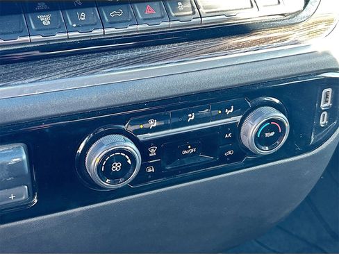 Used 2024 Chevrolet Silverado 2500 LT w/ Z71 Off-Road Package image 22