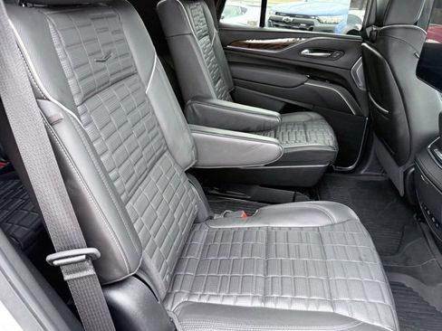 Used 2024 Cadillac Escalade Sport Platinum w/ LPO, ONYX Package image 12