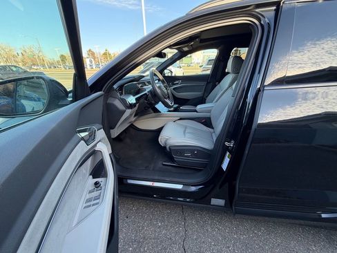 Used 2024 Audi Q8 e-tron Prestige w/ Prestige Package image 17