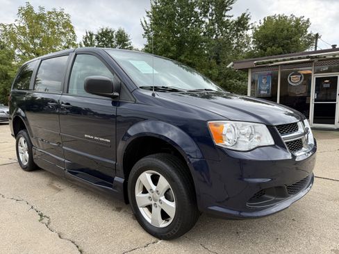 Used 2013 Dodge Grand Caravan SE FWD image 3