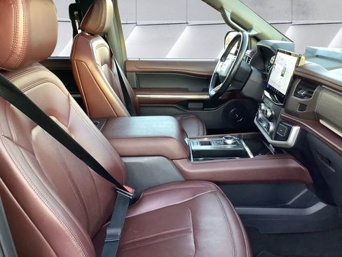 Used 2024 Ford Expedition Limited image 13