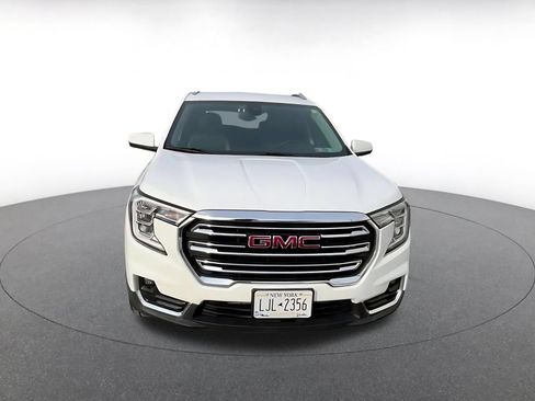 Used 2024 GMC Terrain SLT AWD/4WD image 3
