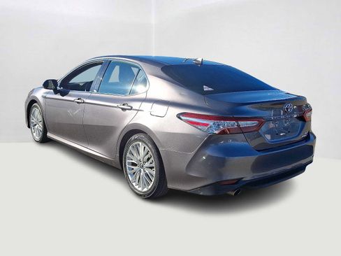 Certified 2019 Toyota Camry XLE image 9
