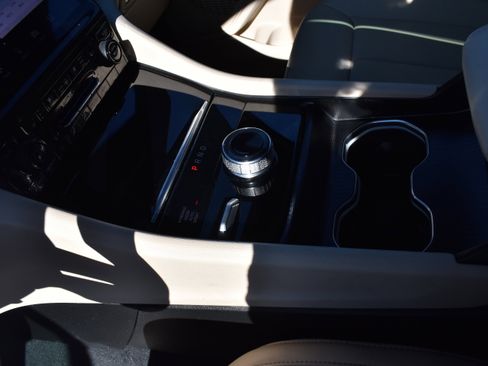 Used 2025 Jeep Grand Cherokee Limited w/ Luxury Tech Group II image 22