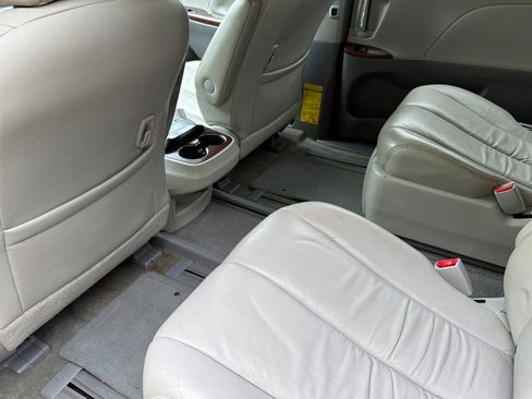 Used 2013 Toyota Sienna XLE AWD/4WD image 11