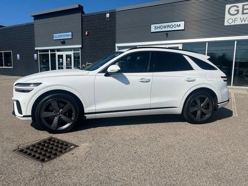 Used 2023 Genesis GV70 2.5T w/ Sport Prestige Package AWD/4WD image 4