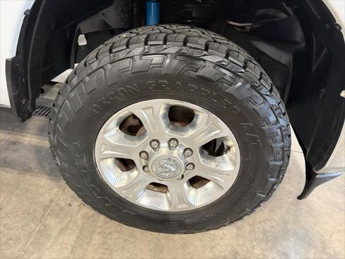 Certified 2019 RAM 2500 Big Horn AWD/4WD image 4