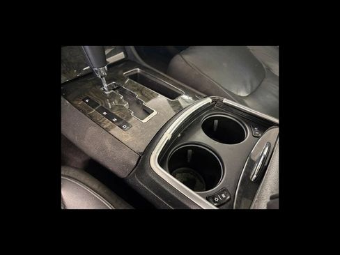 Used 2011 Chrysler 300 C RWD image 24