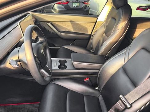 Used 2022 Tesla Model Y Performance image 11