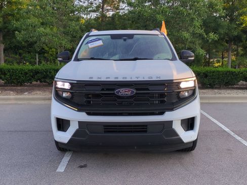 Certified 2025 Ford Expedition Active AWD/4WD image 9