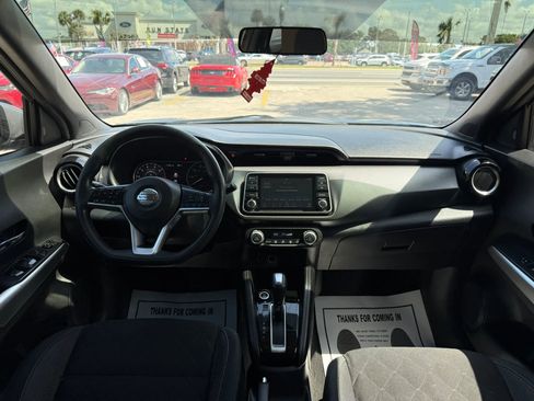 Used 2019 Nissan Kicks SV FWD image 8