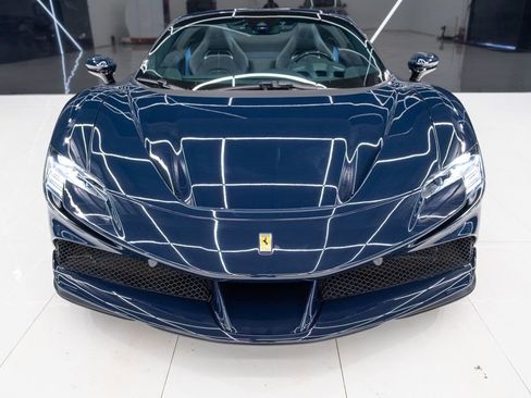 Used 2023 Ferrari SF90 Spider image 7