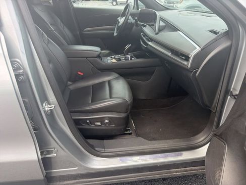 Used 2025 Cadillac XT4 Premium Luxury FWD image 15